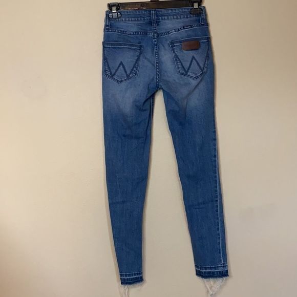 Wrangler Floral Print Embroidered Skinny Jeans - Picture 8 of 8